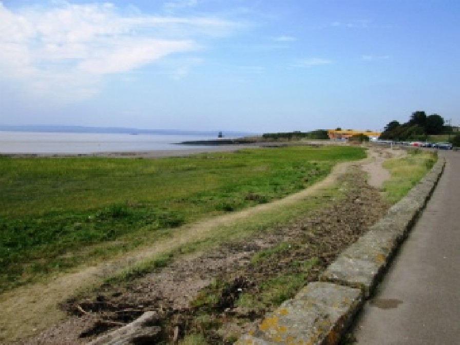 A view along the Esplanade showing the beach towards Battery Point